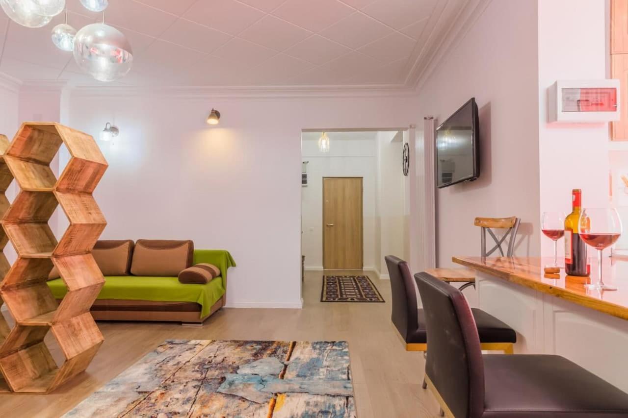 Inova Central Apartment Bucarest Esterno foto